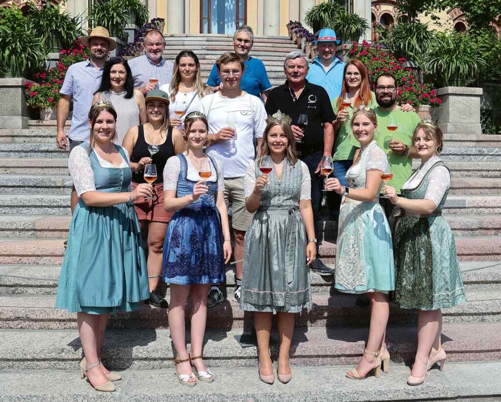 Weinprinzessinnen und Winzer laden am Schlossfestwochenende zur Verkostung
