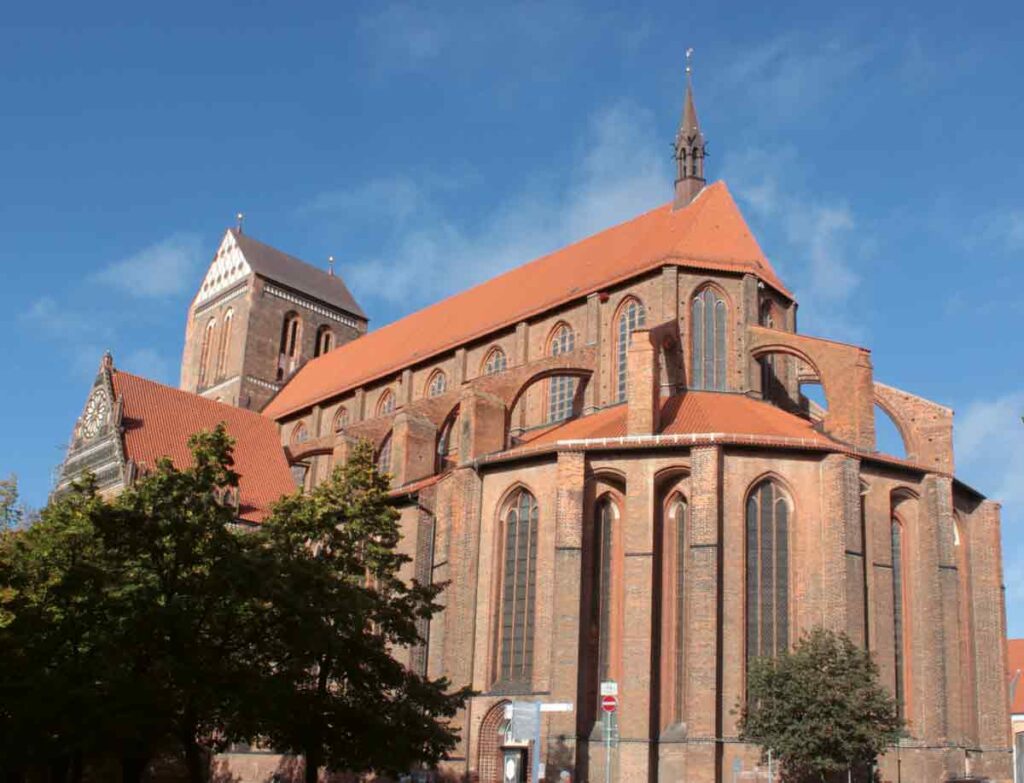 Mit 37 Metern Gewölbehöhe
gehört das Schiff von St. Nikolai zu den höchsten Deutschlands.