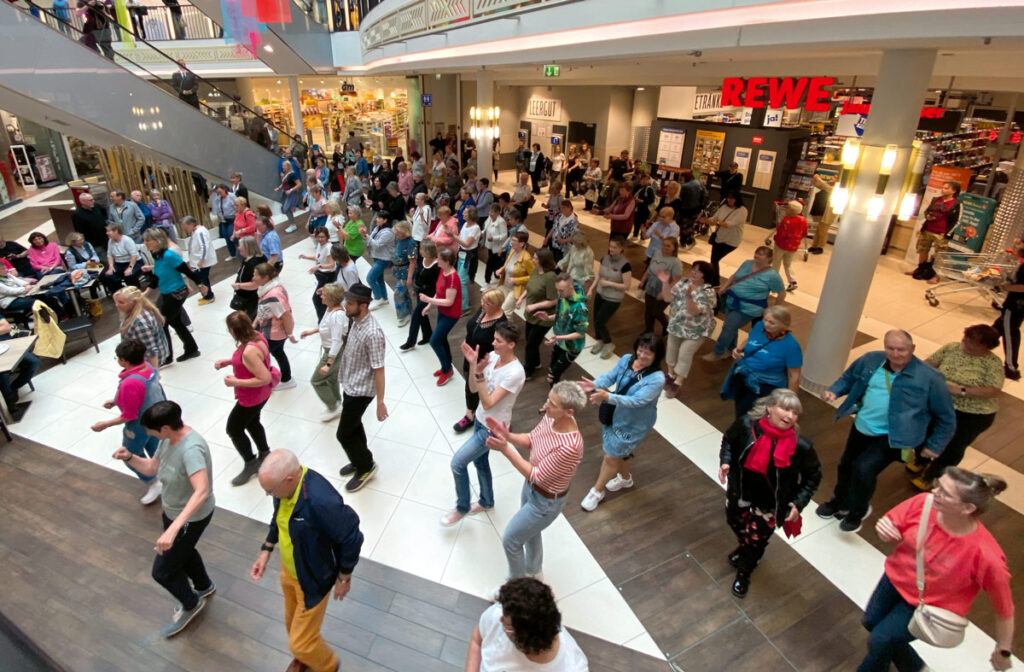 Mehr als 250 Tänzer hatte der Flashmob aus dem ganzen Land nach
Schwerin gelockt.