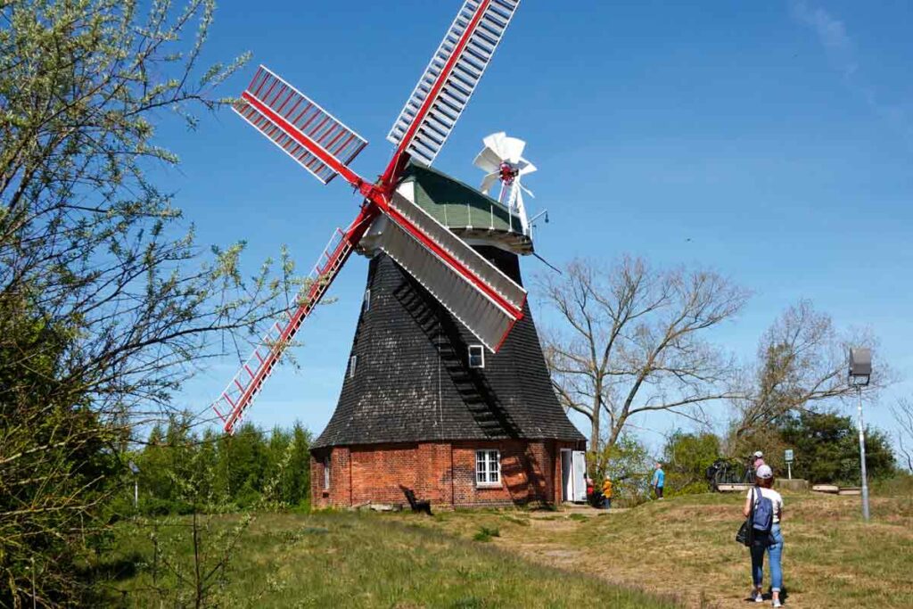 Ein Ausflugsziel in der Nähe der Ostsee: Die Windmühle in Stove ist auch am deutschen Mühlentag dabei.