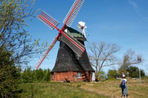 Ein Ausflugsziel in der Nähe der Ostsee: Die Windmühle in Stove ist auch am deutschen Mühlentag dabei.
