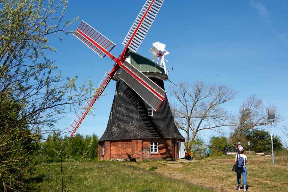 Ein Ausflugsziel in der Nähe der Ostsee: Die Windmühle in Stove ist auch am deutschen Mühlentag dabei.