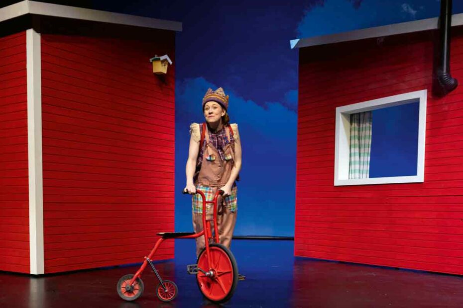 „Lotta“ dargestellt vom Ensemble des jungen Staatstheaters