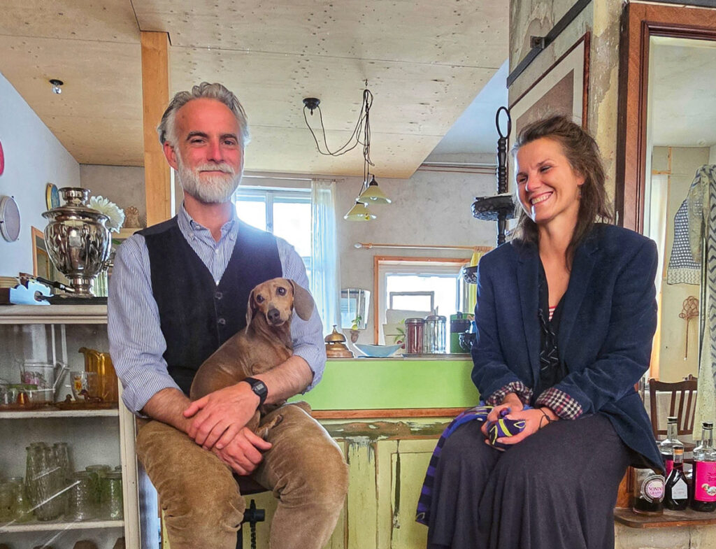 Tim Lüdtke und Diana Weber, mit Hund Mini