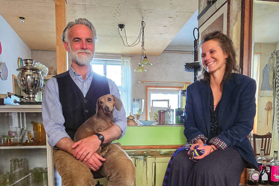Tim Lüdtke und Diana Weber, mit Hund Mini