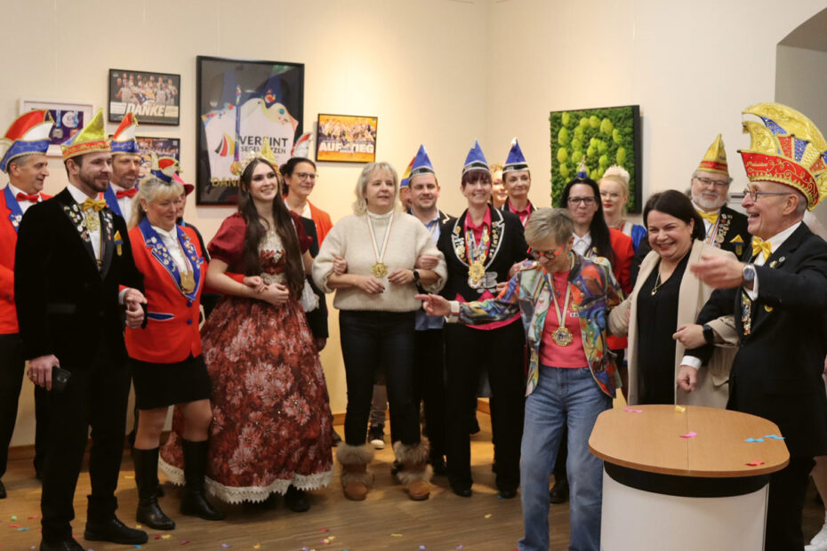 MVs Gesundheitsministerin Stefanie Drese ist neue Trägerin des Spaßvogelordens