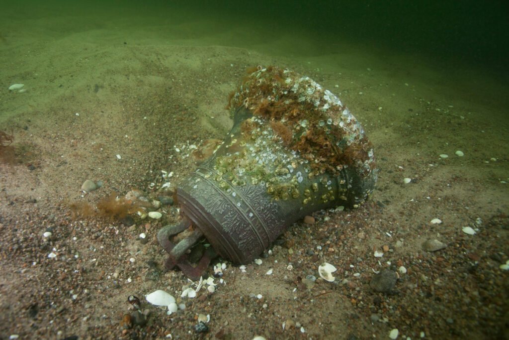 Schiffsglocke -Schwedisches Schiff Wrack Teile