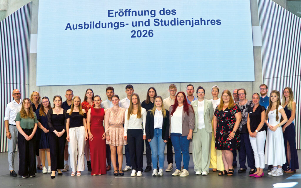 Auszubildenden und Studenten mit Landrat