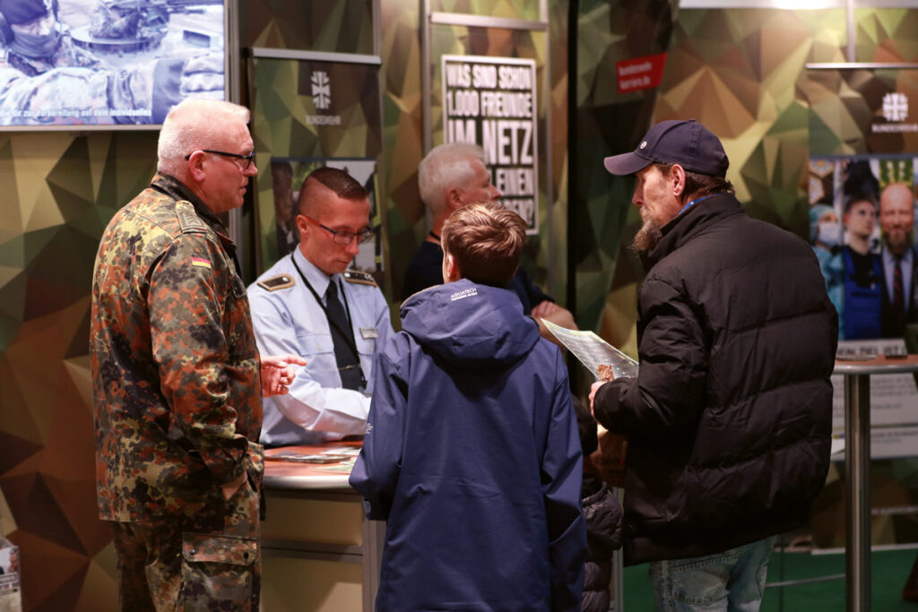 MAG: Bundeswehr - Infostand