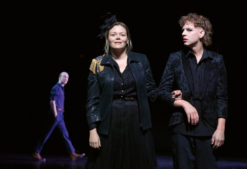 Die Asche meines Vaters - Julia Sontag als Sasha und Jan Hensel als Fiete